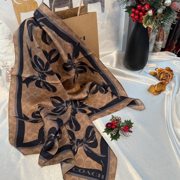 Coach Signature Bow Print Silk Bandana CZ527 - Picture 2 of 2
